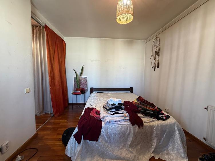 Apartament cu 3 camere semidecomandat în Dristor