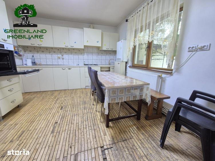 Casă cu 4 camere cu Teren 260 Mp în Podul de Fier