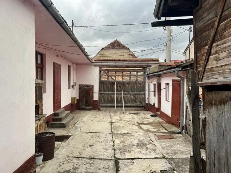 Casă cu 4 camere în Central