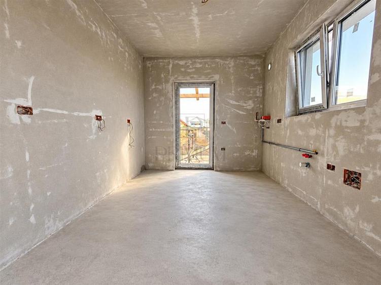 Duplex cu 3 camere cu Canalizare în Moșnița Nouă