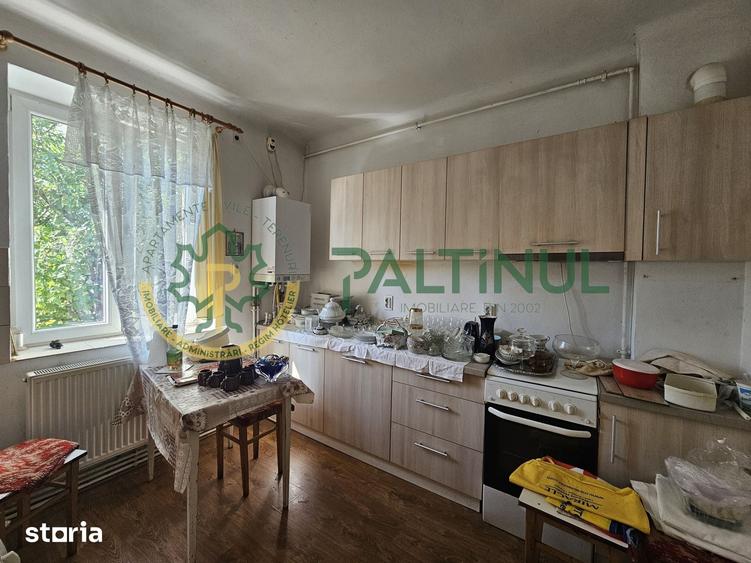 Casă cu 2 camere decomandat cu Teren 335 Mp în Central