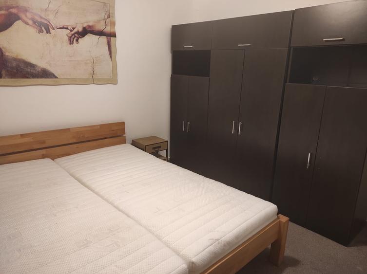 Apartament cu 3 camere decomandat în Plăvăț II