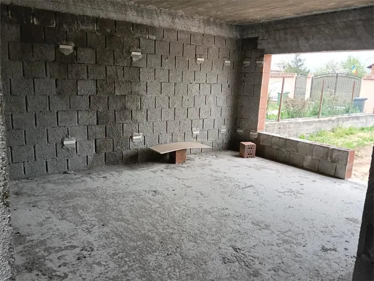 Casă cu 3 camere cu Teren 365 Mp în Mihăilești