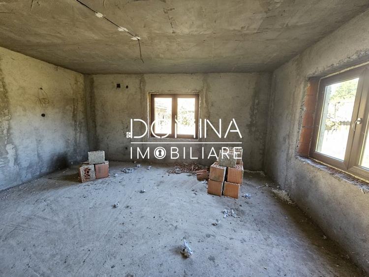 Casă individuală cu 5 camere cu Teren 3317 Mp în Peștișani