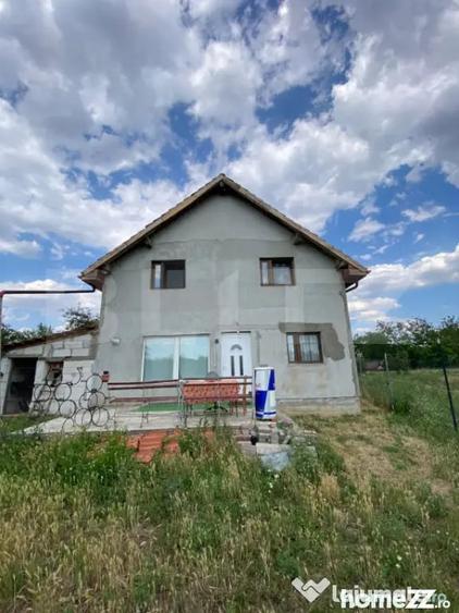 Casă cu 4 camere cu Teren 1275 Mp în Seceani
