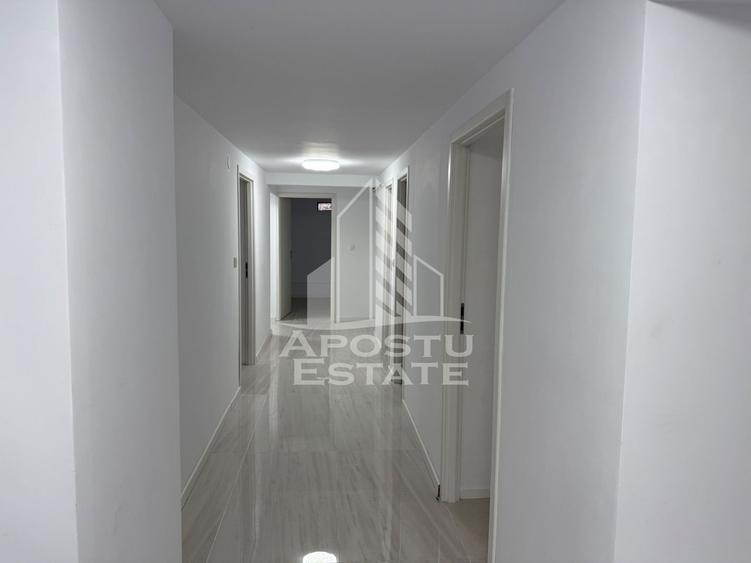 Casă individuală cu 8 camere cu Canalizare în Fabric