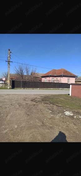 Casă cu 3 camere cu Teren 500 Mp în Central