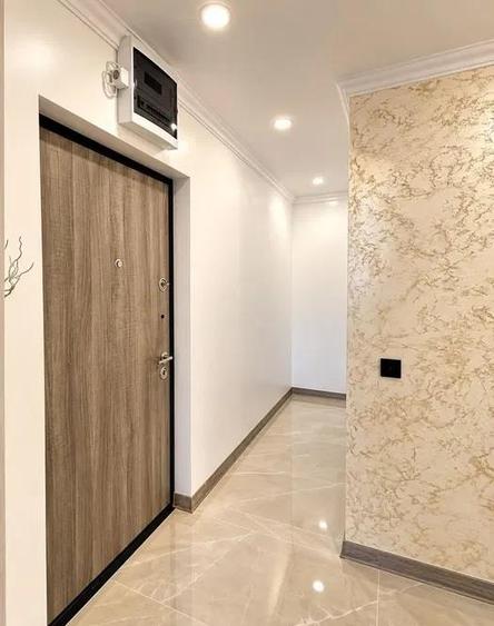 Apartament cu 4 camere decomandat în Apollo