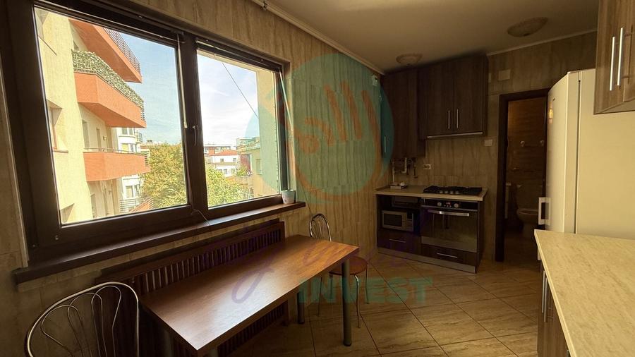 Apartament cu 2 camere semidecomandat, mobilat în Primăverii