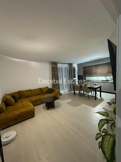 Apartament cu 3 camere semidecomandat, mobilat în Nord