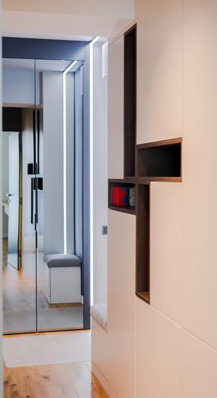 Apartament cu 3 camere decomandat în P-ța Victoriei