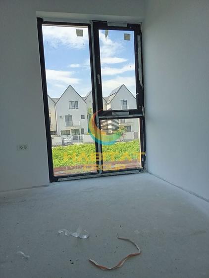 Duplex cu 5 camere cu Canalizare în Central