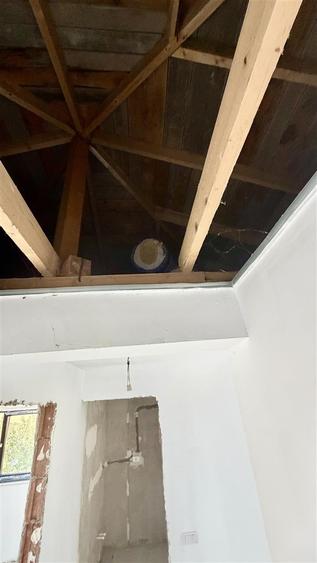 Casă cu 4 camere cu Teren 450 Mp în Aroneanu