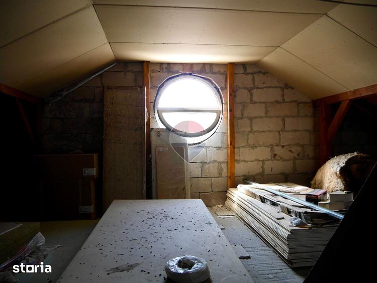 Apartament cu 4 camere decomandat în Cetate