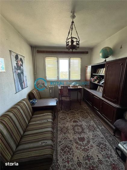 Apartament cu 3 camere decomandat în B-dul București