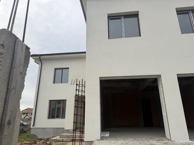 Casă individuală cu 6 camere cu Canalizare în Calea Urseni