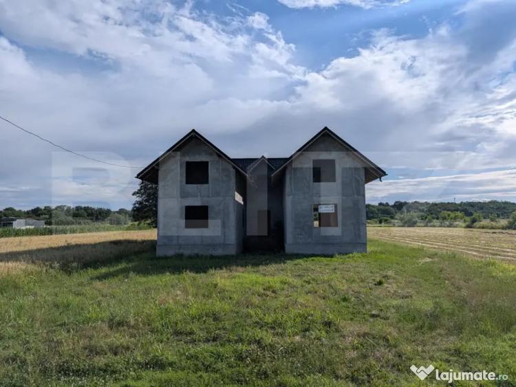 Casă cu 7 camere cu Teren 7500 Mp în Central