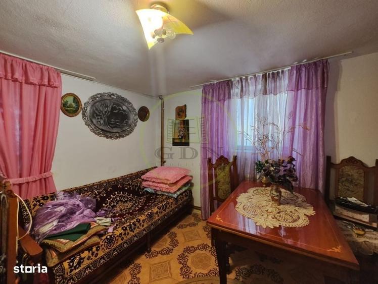 Casă cu 4 camere în Leamna de Sus