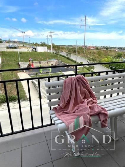 Apartament cu 3 camere semidecomandat, mobilat în Dâmbul Rotund