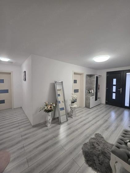 Apartament cu 4 camere decomandat, mobilat în Central
