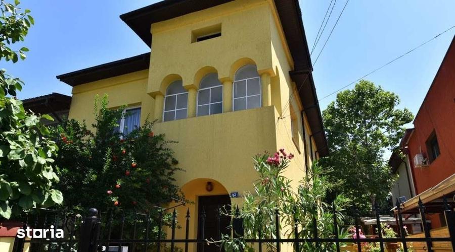 Apartament cu 3 camere semidecomandat în Tei