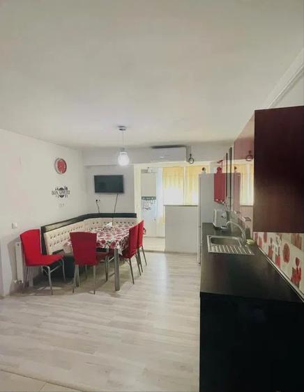 Apartament cu 2 camere decomandat, mobilat în Central