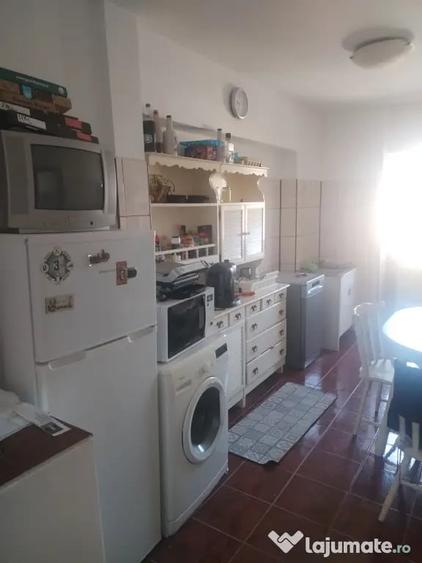 Apartament cu 3 camere decomandat în Mărăști