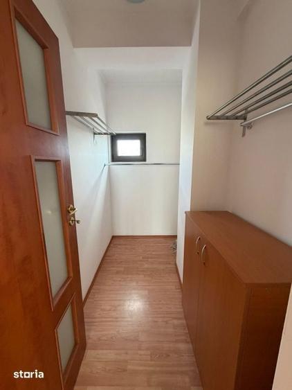Apartament cu 5 camere semidecomandat în Domenii