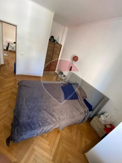 Apartament cu 3 camere semidecomandat, mobilat în Sala Palatului
