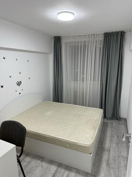 Apartament cu 3 camere decomandat în Drumul Taberei
