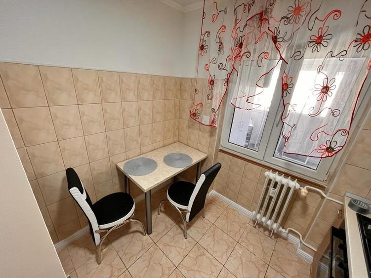 Apartament cu 3 camere semidecomandat în Pantelimon