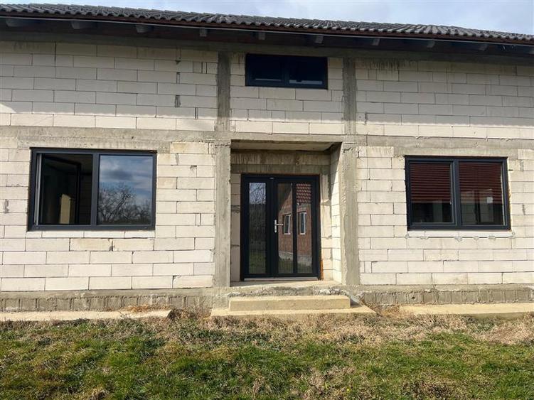 Casă individuală cu 5 camere cu Teren 1414 Mp în Oloșag