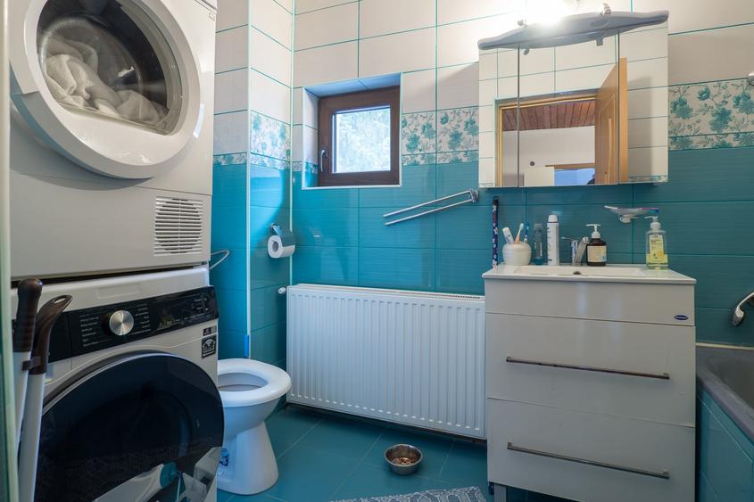 Casă individuală cu 4 camere cu Canalizare în Azuga