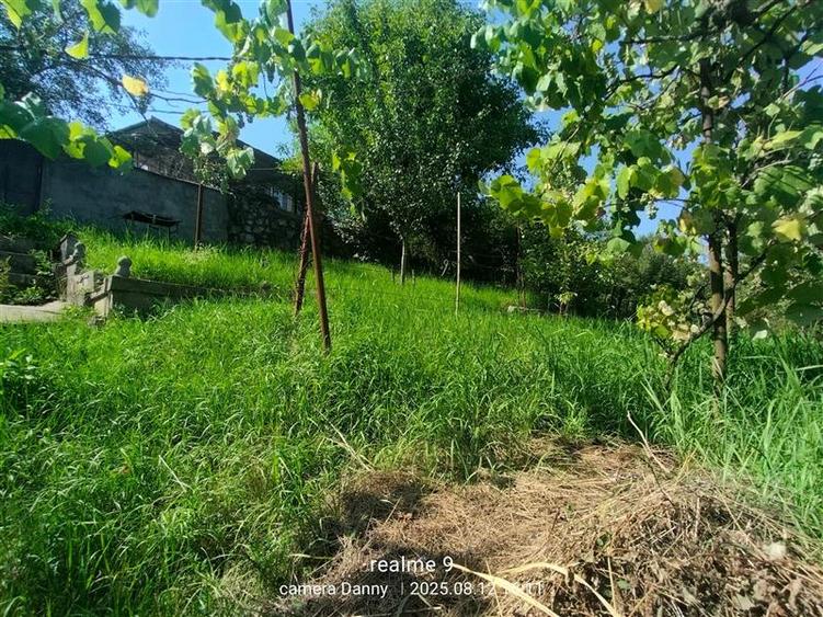 Casă individuală cu 5 camere cu Teren 300 Mp în Muncitoresc