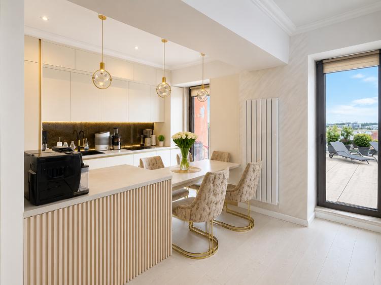 Apartament cu 3 camere decomandat, mobilat în Central