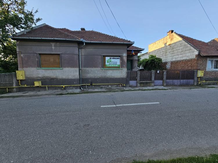 Casă individuală cu 3 camere cu Garaj în Exterior Est