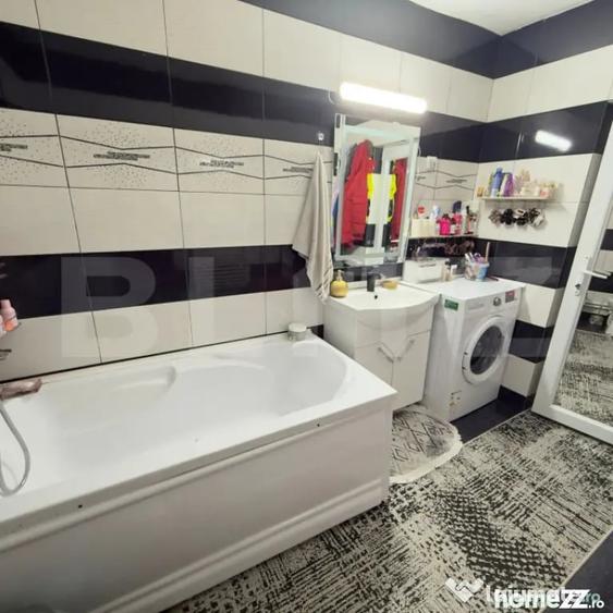 Casă cu 9 camere cu Teren 1860 Mp în Central