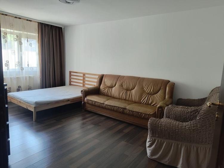 Apartament cu 2 camere decomandat în Runcu
