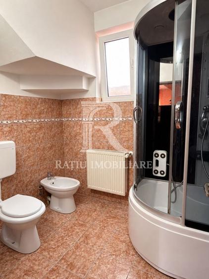 Casă individuală cu 5 camere cu Canalizare în Biharia