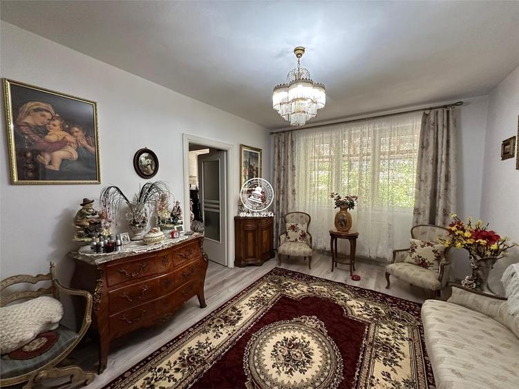 Apartament cu 3 camere decomandat, mobilat în Tătărași