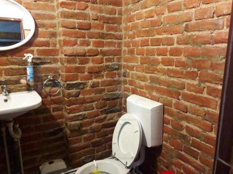 Casă cu 5 camere cu Teren 200 Mp în Central