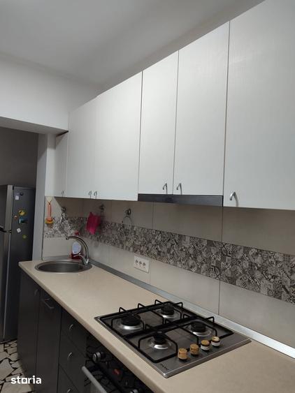 Apartament cu 3 camere decomandat în Obor