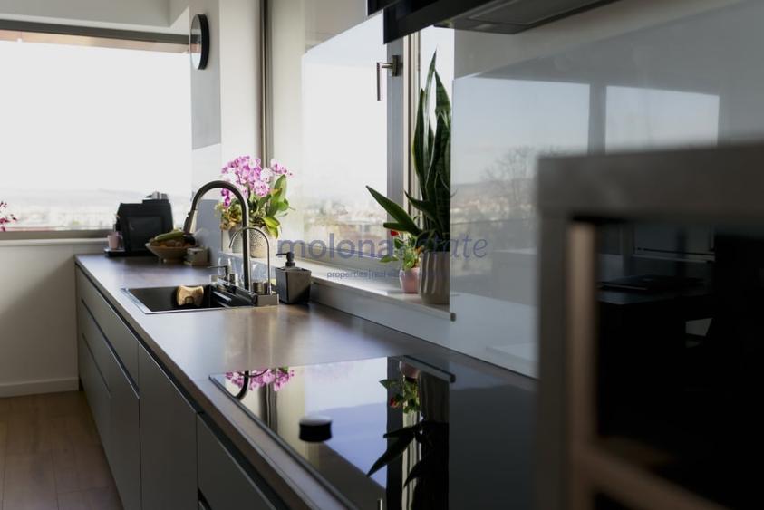 Duplex cu 12 camere cu Canalizare în Andrei Mureșanu