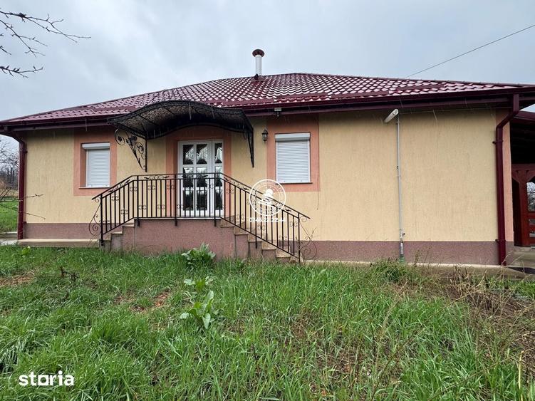 Casă cu 3 camere cu Teren 496 Mp în Tomești