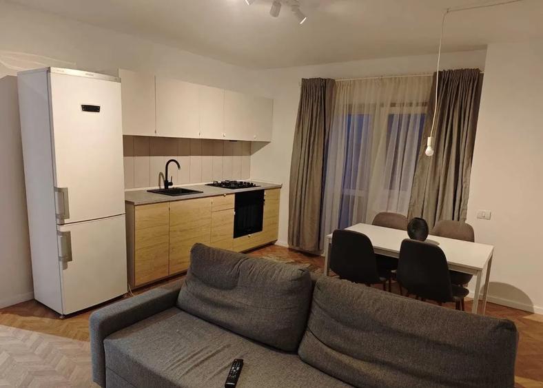 Apartament cu 3 camere decomandat, mobilat în Brâncoveanu
