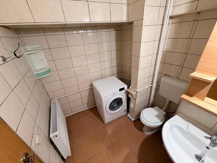 Apartament cu 4 camere decomandat în Colentina