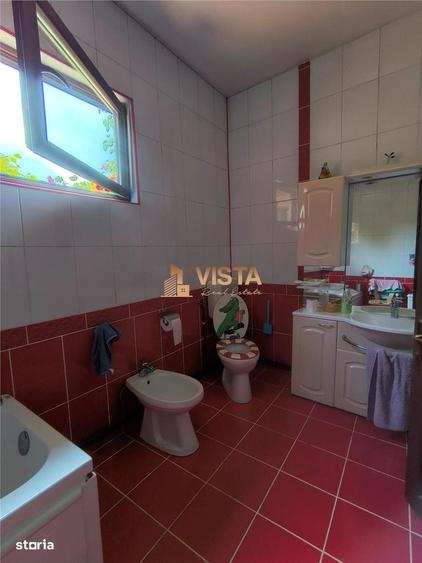 Casă cu 4 camere decomandat cu Teren 2300 Mp în Central