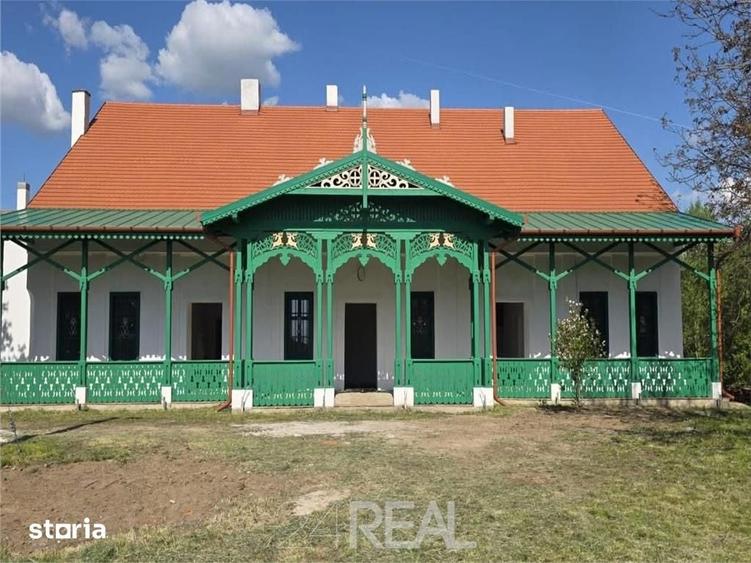 Casă cu 10 camere cu Teren 3600 Mp în Criștioru de Jos