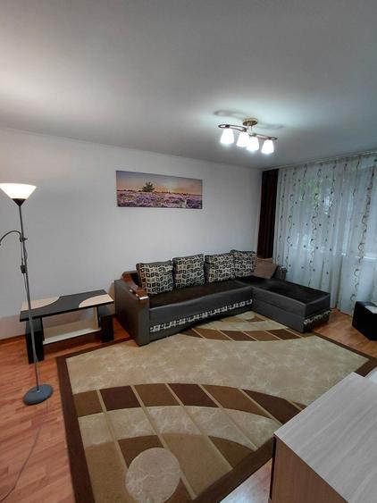 Apartament cu 3 camere decomandat în Drumul Găzarului