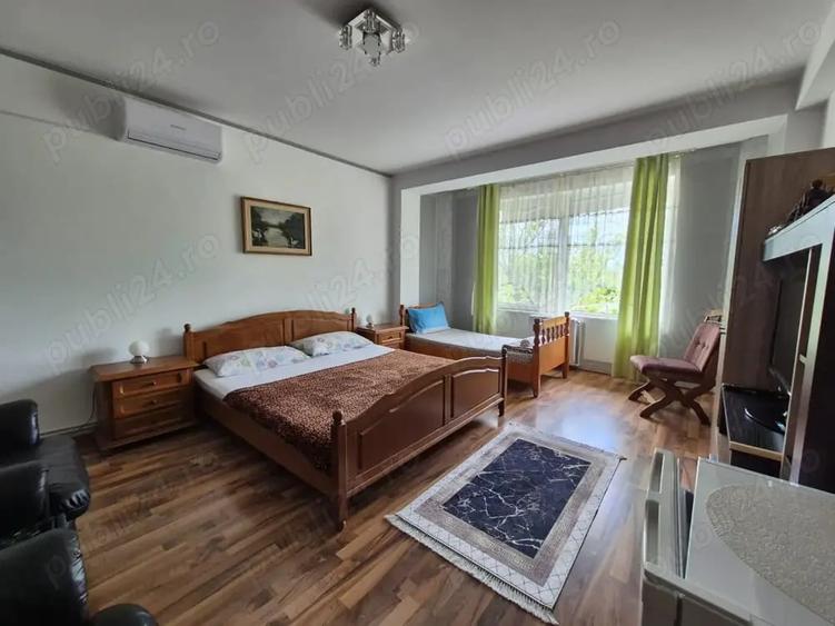 Casă cu 6 camere cu Teren 300 Mp în Eforie